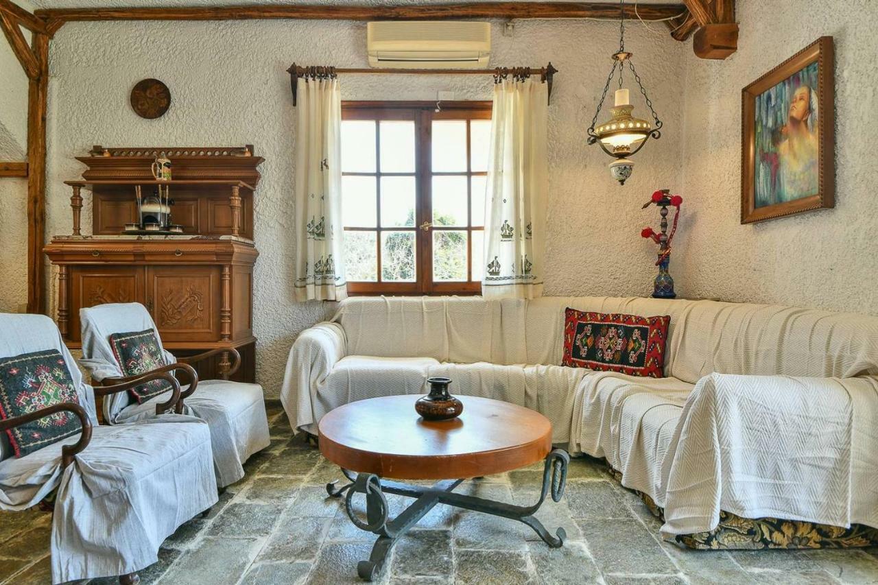 Light-Filled Home With Garden Near Beach Anavyssos Zewnętrze zdjęcie